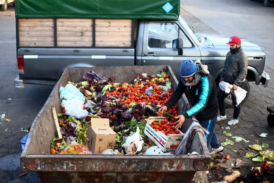 Los precios de los alimentos en Argentina aumentan, obligando a muchos a renunciar a la alimentación.