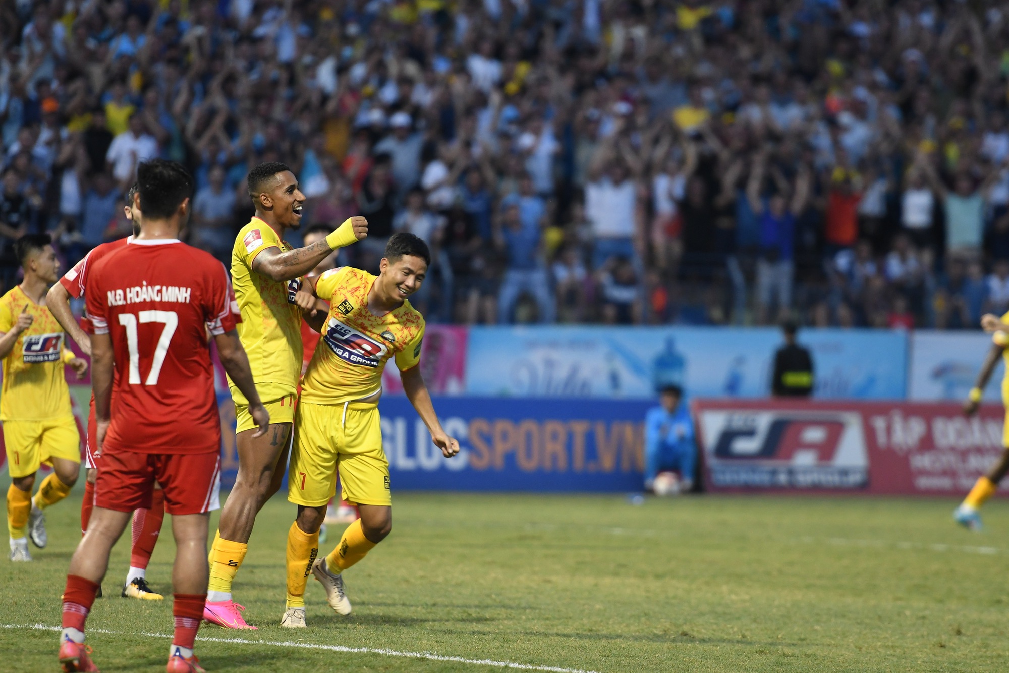 V-League 2023, Thanh Hóa FC 3-2 Viettel FC: Đội bóng đầu bảng 'lội ngược dòng' thành công - Ảnh 2.