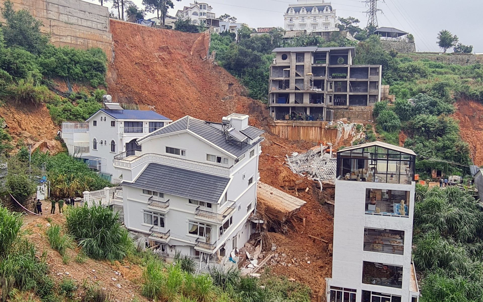 Thủ tướng Chính phủ chỉ đạo tập trung khắc phục hậu quả sạt lở đất tại Lâm Đồng