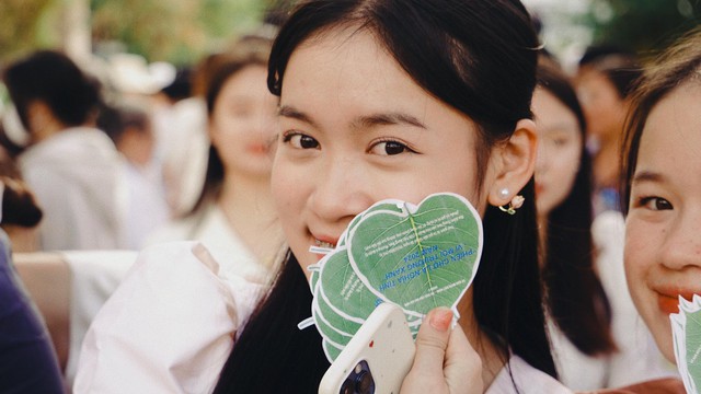 Phiên chợ Lá đặc biệt ở Sài Gòn: Không phân biệt giàu nghèo, ai cũng có thể mua đồ chỉ bằng những chiếc lá - Ảnh 4.