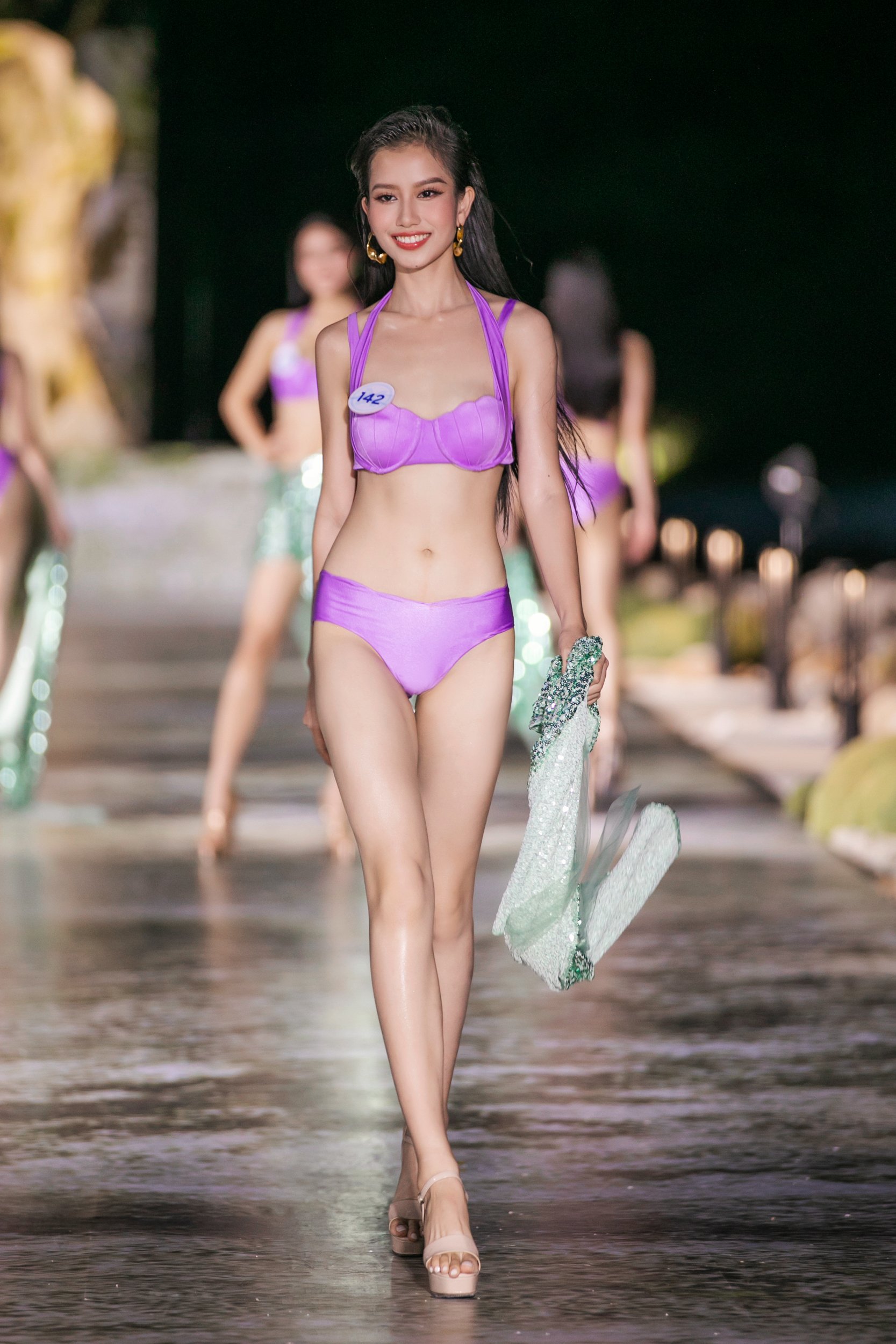 Dàn hoa hậu đốt mắt khán giả trong trang phục bikini - Ảnh 9.