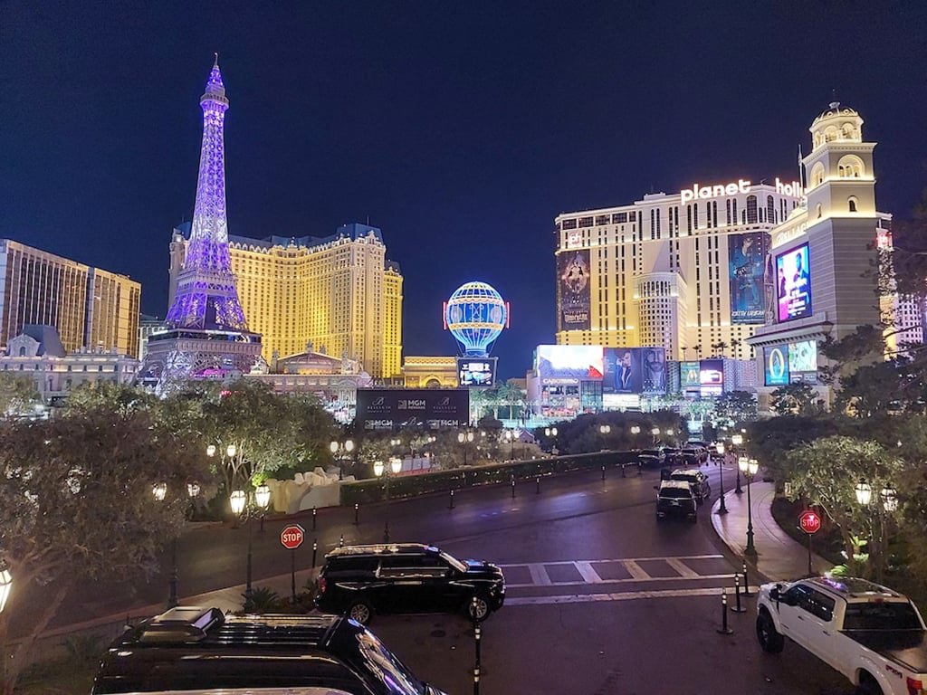 Tháp Eiffel, phiên bản Las Vegas ở trung tâm thành phố