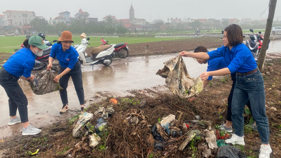 Tuổi trẻ Thủ đ&ocirc; c&oacute; nhiều hoạt động thiết thực bảo vệ m&ocirc;i trường, x&acirc;y dựng văn minh đ&ocirc; thị