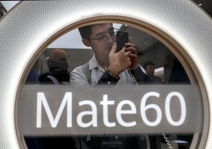 In August 2023, Huawei unexpectedly launched the high-end Mate 60 phone model with the Kirin 9000s chip manufactured by SMIC on the advanced 7nm process.