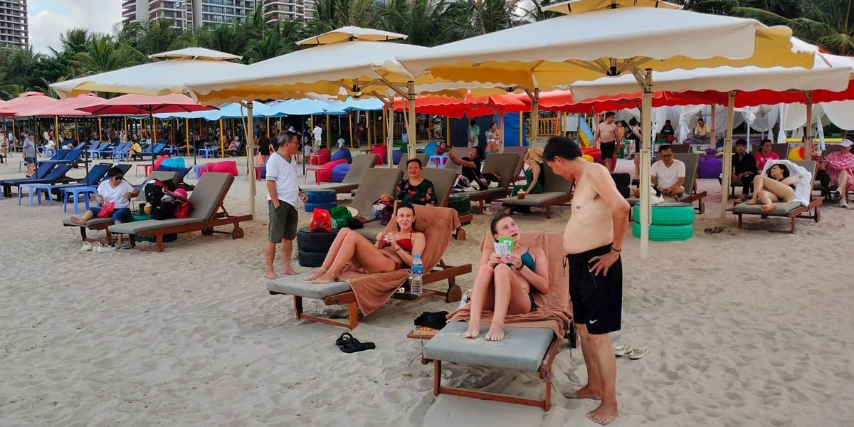 Sehen Sie sich abends das Feuerwerk an und genießen Sie tagsüber das Schwimmen am „schönsten Strand der Welt“, Foto 2