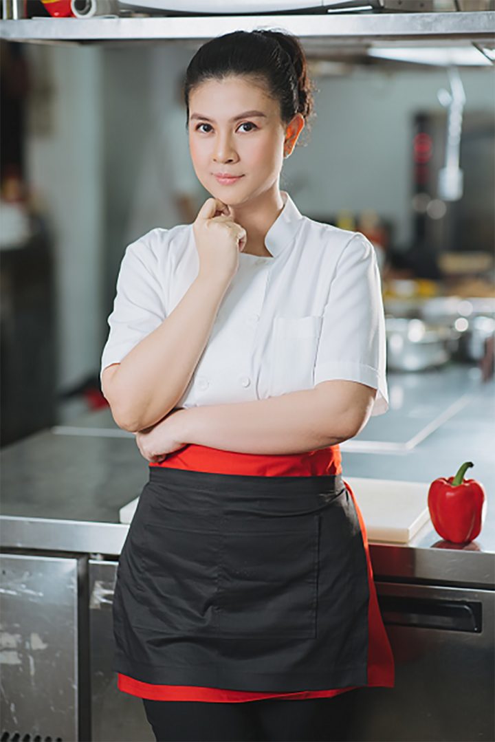 Kim Thu abrió un restaurante para reconstruir su carrera.