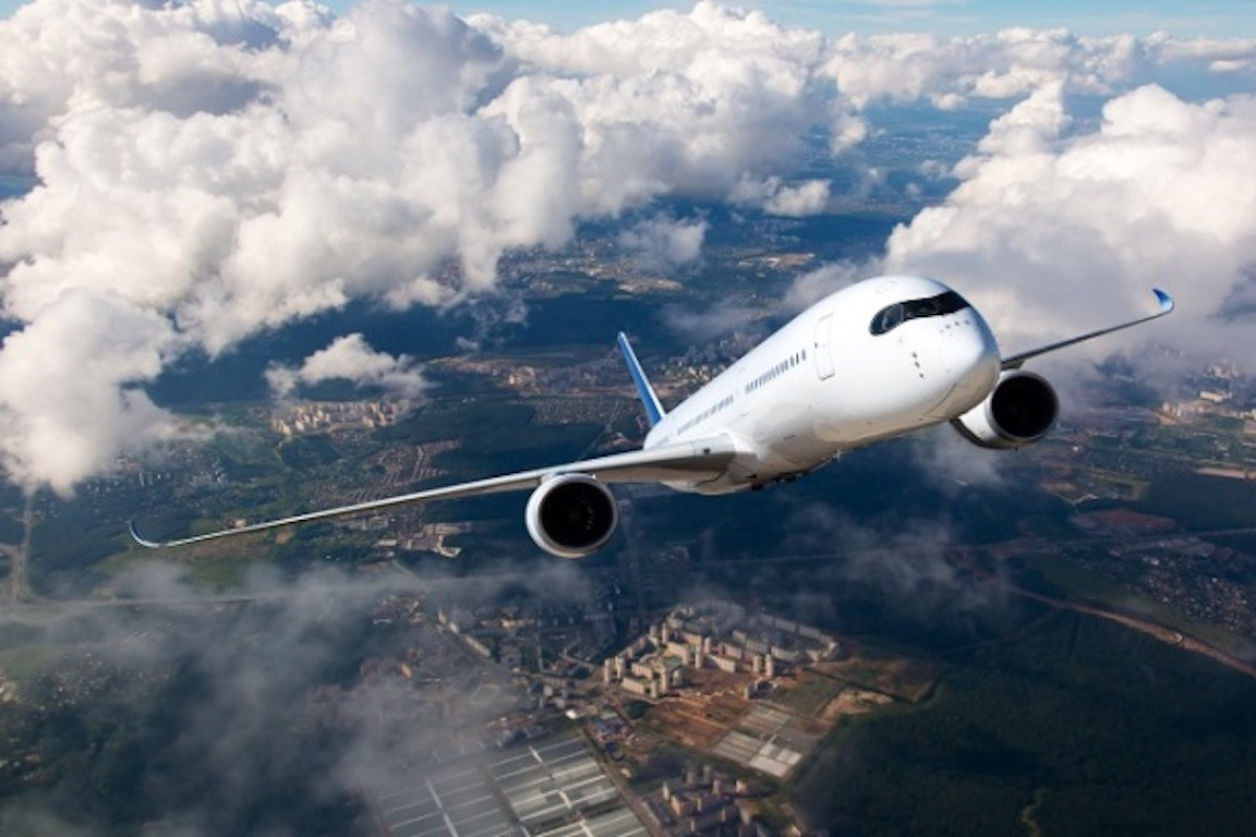 ノイバイ空港とタンソンニャット空港で奇妙な4機の飛行機が「停止」