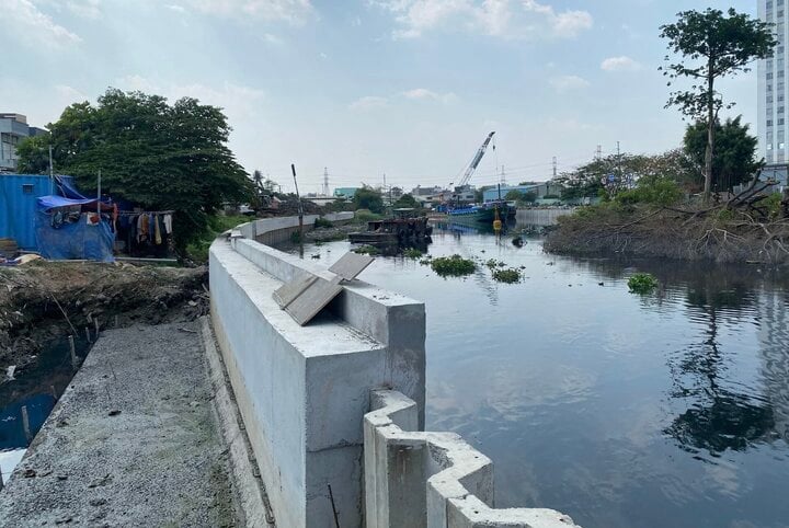 Tham Luong Canal is under construction.