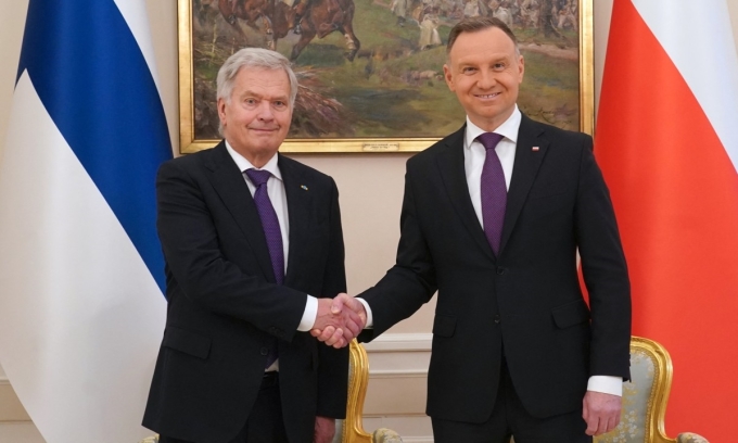 Der polnische Präsident Andrzej Duda (rechts) und sein finnischer Amtskollege Sauli Niinisto am 20. November in Warschau. Foto: AFP