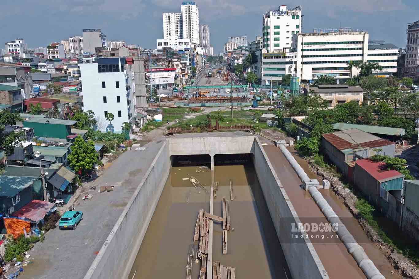 Hầm chui qua đường sắt đang thi công tại Hà Nội ngập ngụa nước sau bão- Ảnh 2.