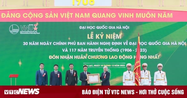 Đại học Quốc gia Hà Nội đón nhận Huân chương Lao động hạng Nhất