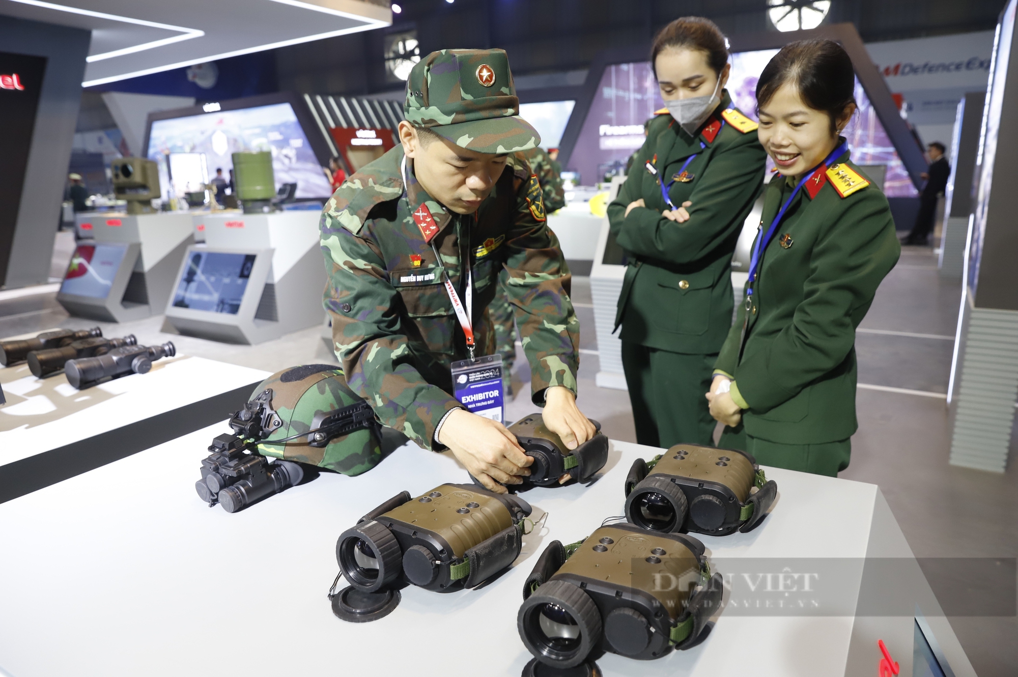 Cận cảnh trang phục 