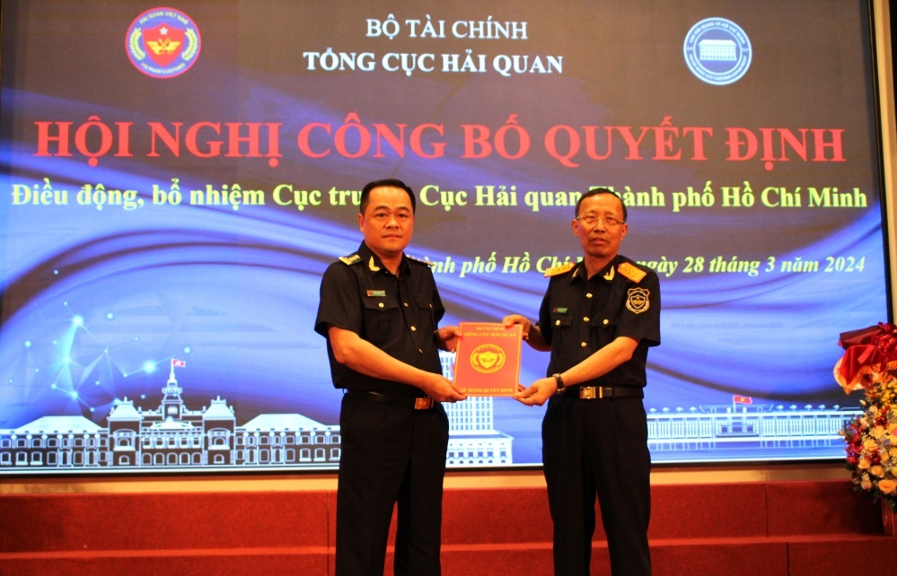 Nomination de M. Nguyen Hoang Tuan au poste de directeur du département des douanes de Hô-Chi-Minh-Ville