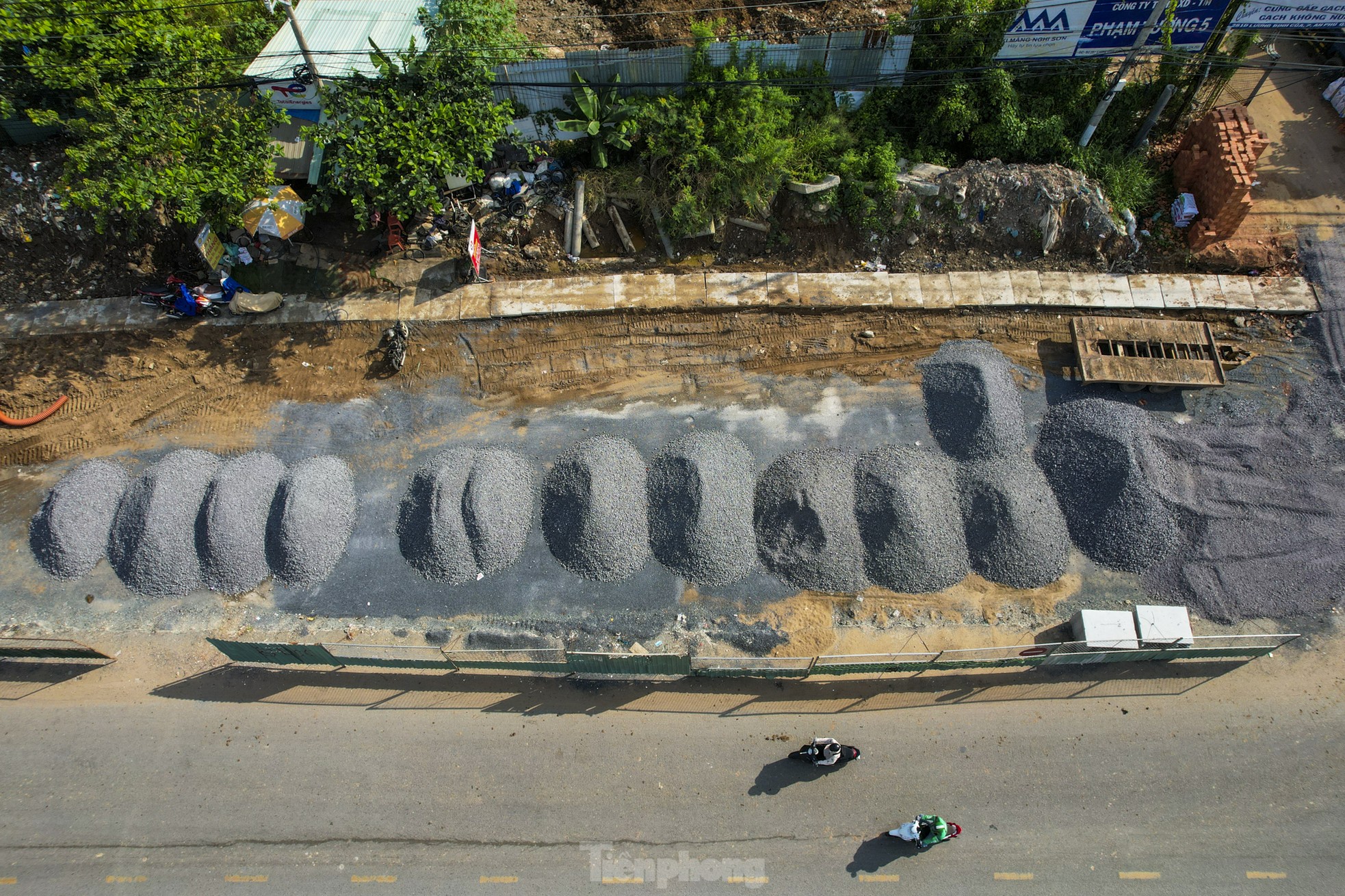 Construcción de la ampliación de 2,5 km de la calle Luong Dinh Cua: aún desordenada después de 9 años (foto 4)