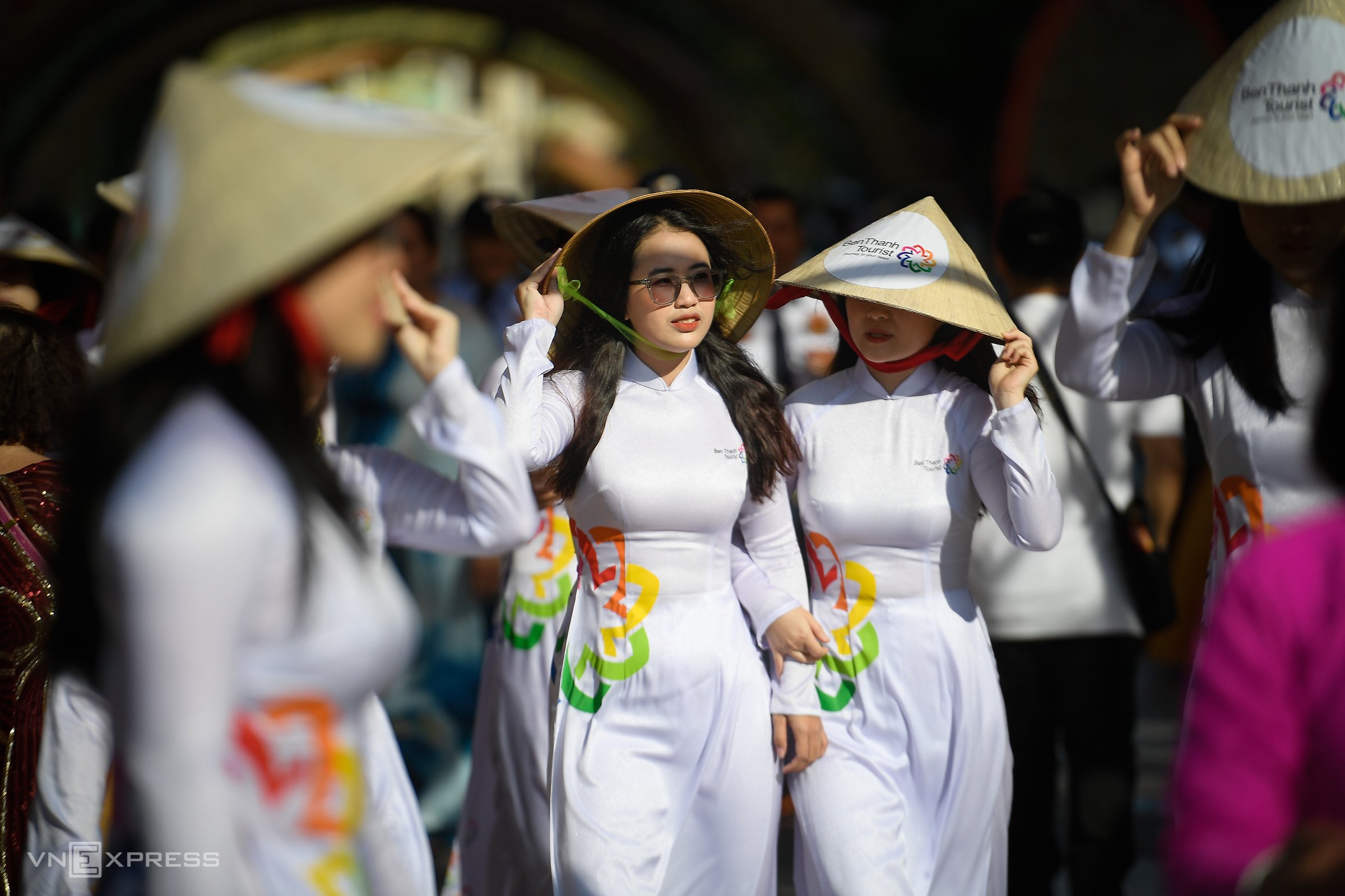 4000 شخص يؤدون عرضًا في Ao Dai على شارع Nguyen Hue للمشاة