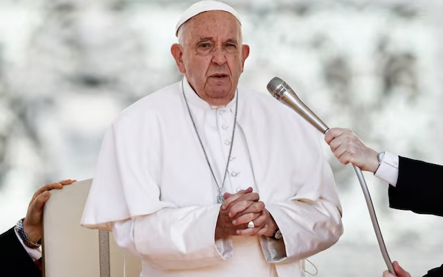 Pope Francis warns against legalizing drugs