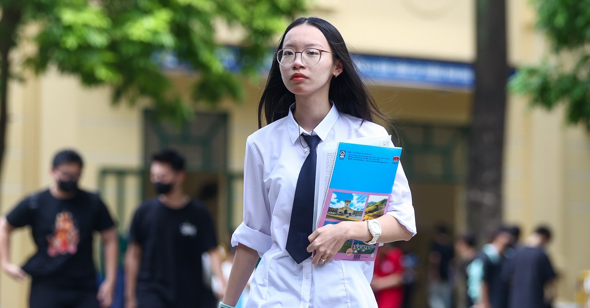 교과서 밖의 텍스트를 사용하여 문학을 테스트하기: 편안하고 공격적인 표현을 피하십시오.