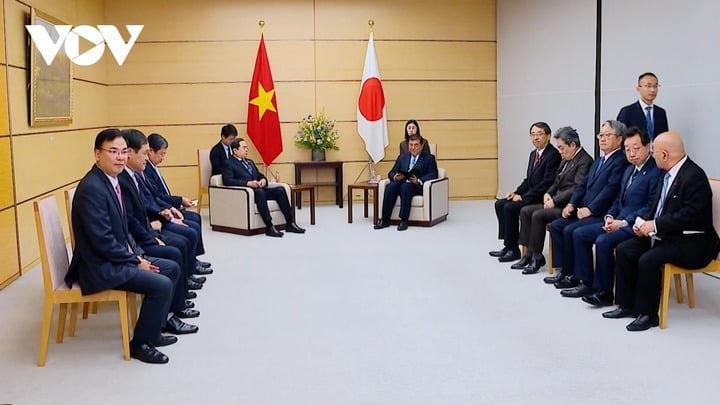 National Assembly Chairman Tran Thanh Man meets with Japanese Prime Minister.