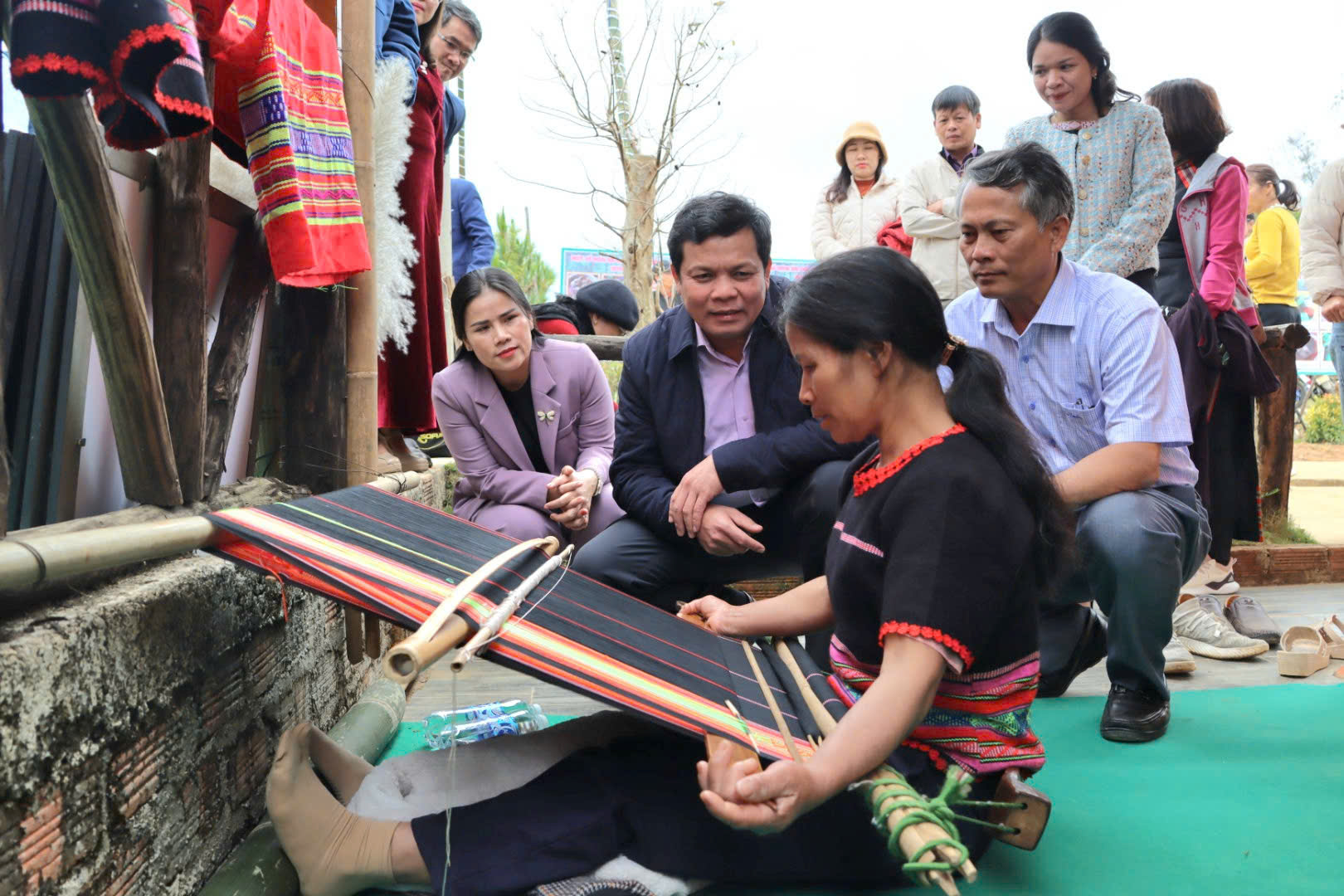 Kon Tum lanza una aldea de turismo comunitario en Thu Phu Sam Ngoc Linh foto 2