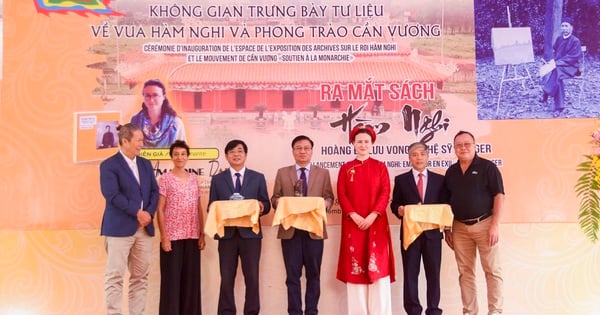 Tiếp nhận các hiện vật về vua Hàm Nghi phục vụ trưng bày tại nơi từng ban Dụ Cần Vương