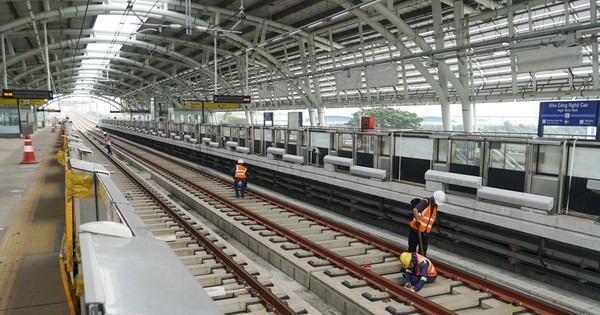 Travaux finaux à l'intérieur du siège de la ligne 1 du métro avant la mise en service officielle