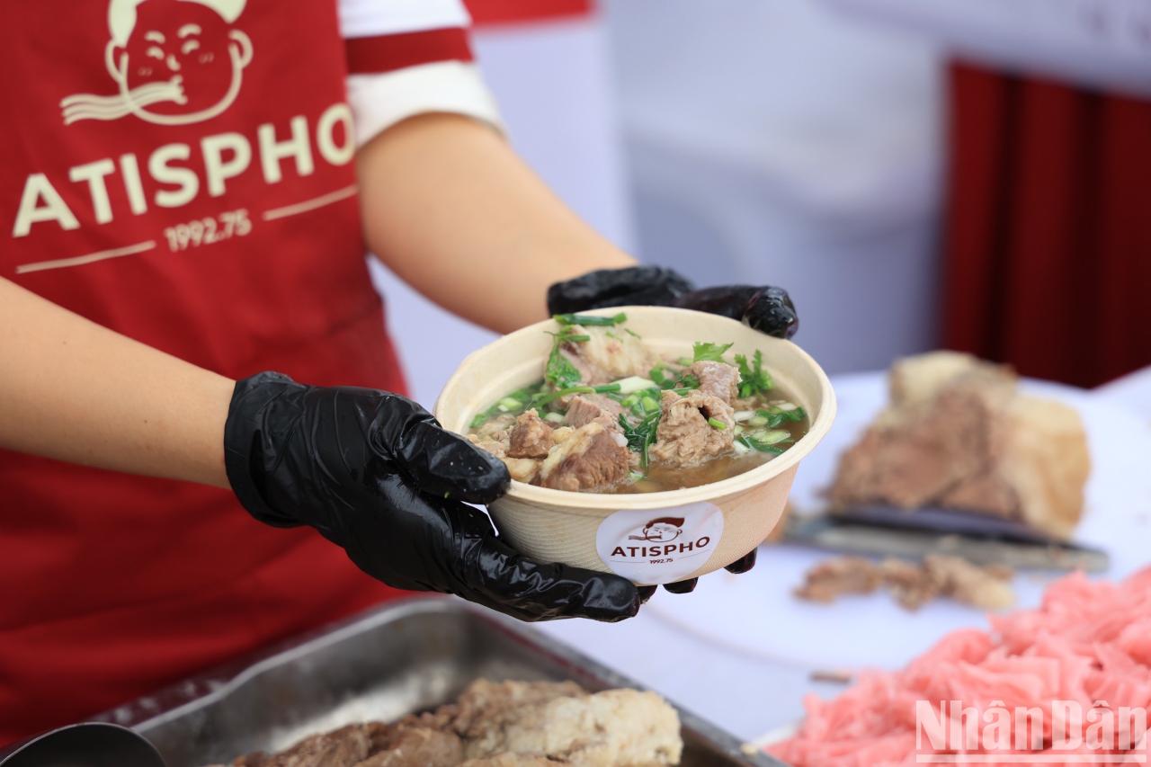 [Foto] Eröffnung des Pho-Festivals 2024 in der Stadt Nam Dinh