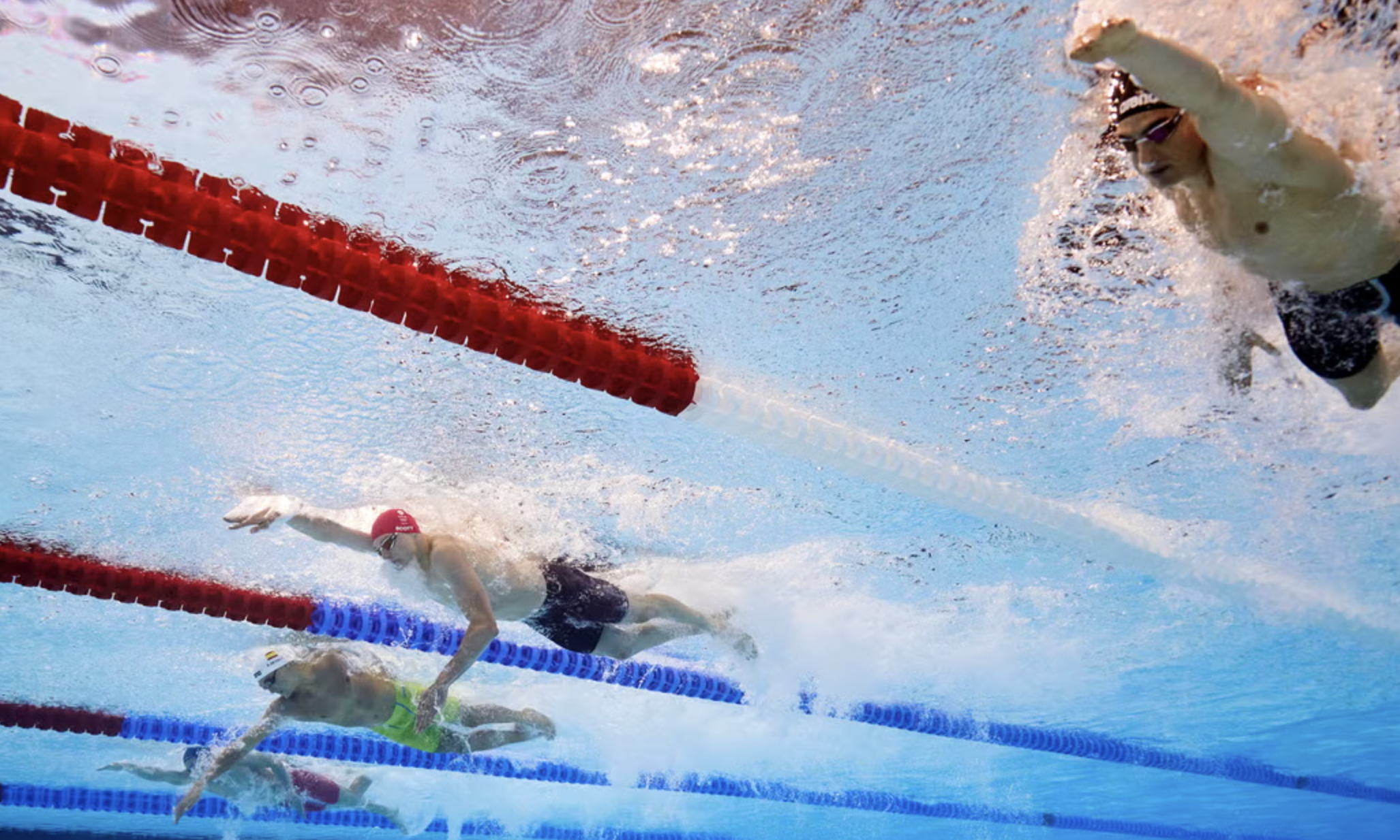 Katie Ledecky và Leon Marchand đã vượt qua trở ngại hồ bơi ở Olympic như thế nào?- Ảnh 1.