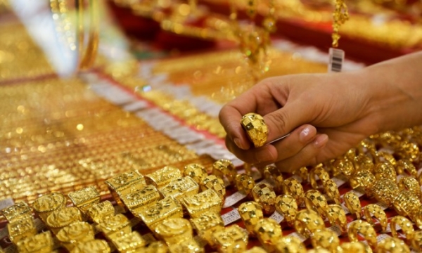 Domestic gold increased simultaneously, world gold decreased slightly