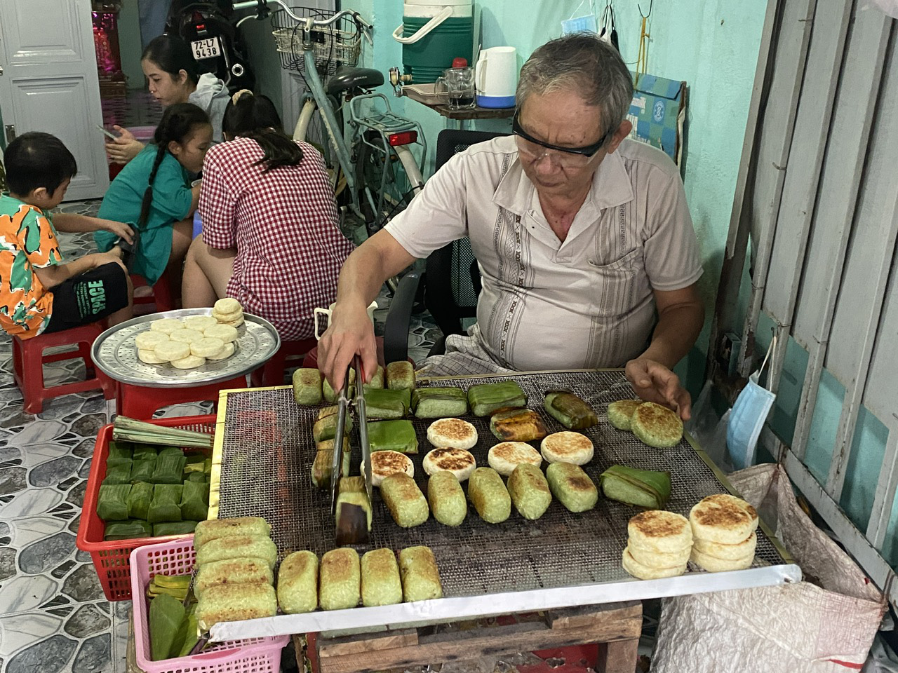 Tiệm chuối nếp nướng tại Vũng Tàu mang hương thơm đặc biệt suốt 25 năm - Ảnh 2.