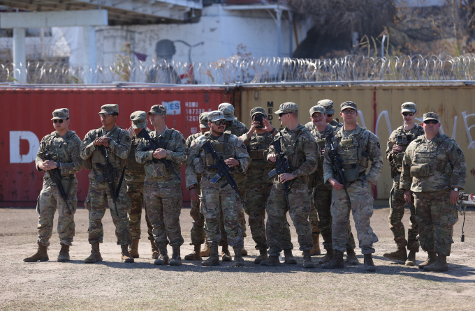 Des soldats de la Garde nationale du Texas à Eagle Pass le 4 février. Photo : AFP