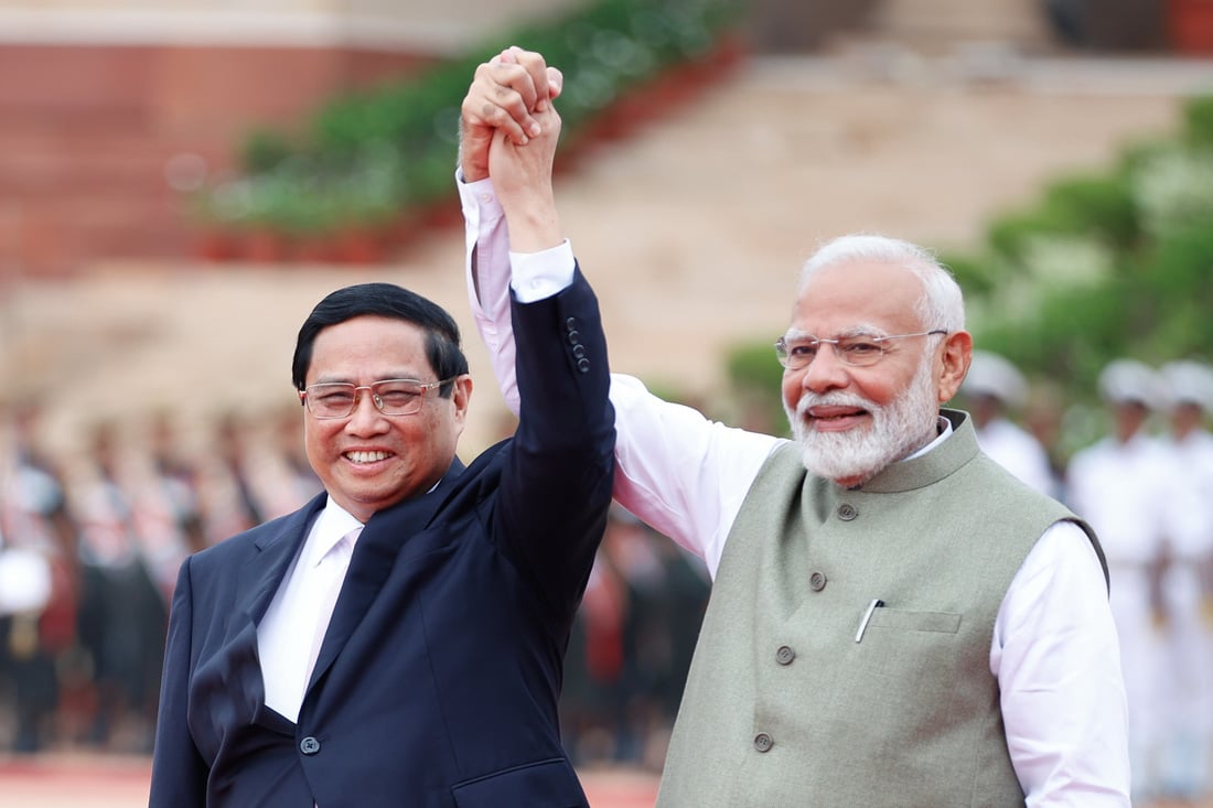 Thủ tướng Ấn Độ Narendra Modi chào đón Thủ tướng Phạm Minh Chính tới thăm Ấn Độ - Ảnh: VGP