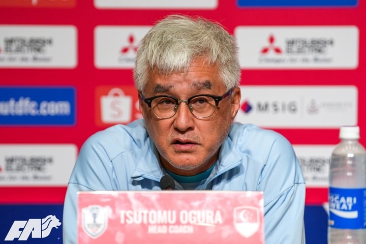 El entrenador Tsutomu Ogura lamenta el resultado del partido