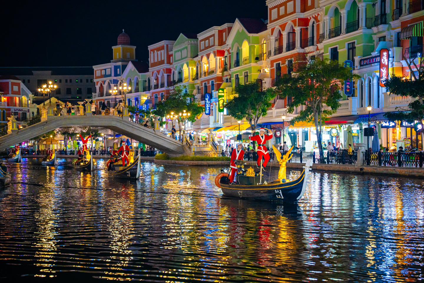 Un inversor de Phu Quoc construye un terreno para una casa comercial para el festival de fin de año, foto 4