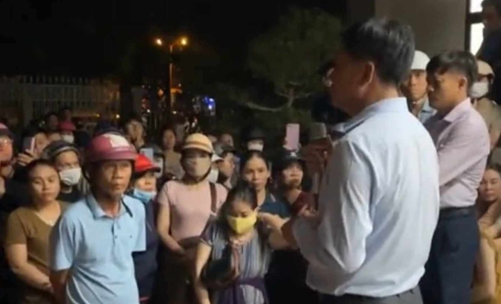 Lao Bao town leaders are encouraging people to return home.