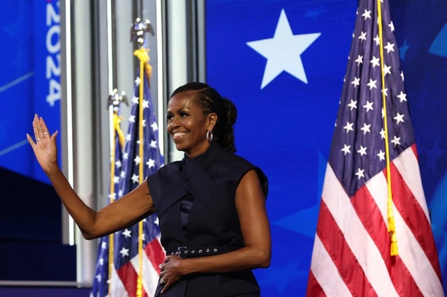 Vợ chồng ông Obama gay gắt chỉ trích ông Trump, khen bà Harris