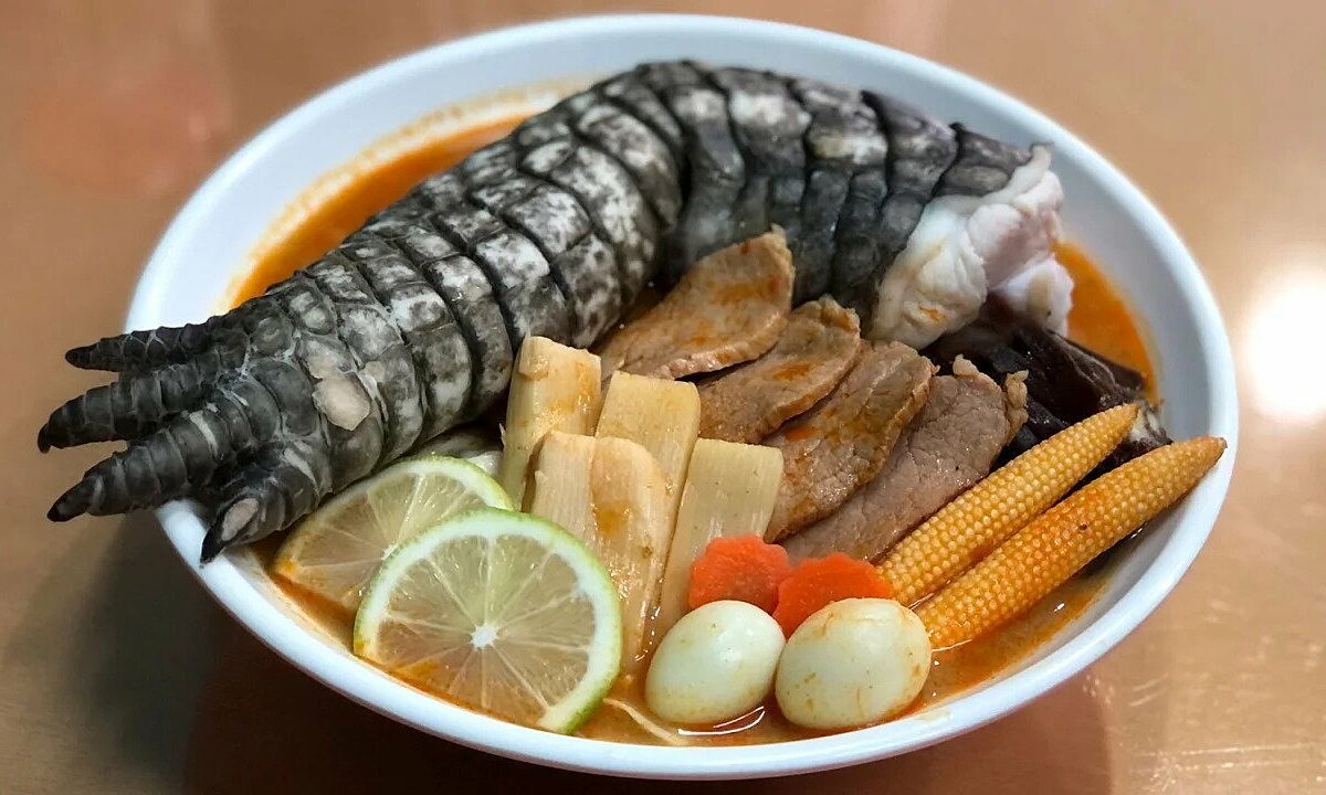 Món mì ramen chân cá sấu muốn ăn phải đặt trước nhiều tháng