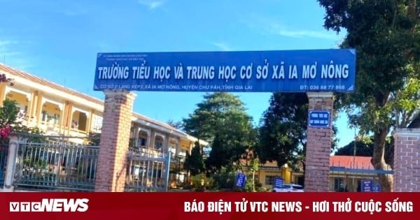 Descubrió que el profesor no tenía un diploma de escuela secundaria y tuvo que contratar a un colega para que enseñara en su lugar.