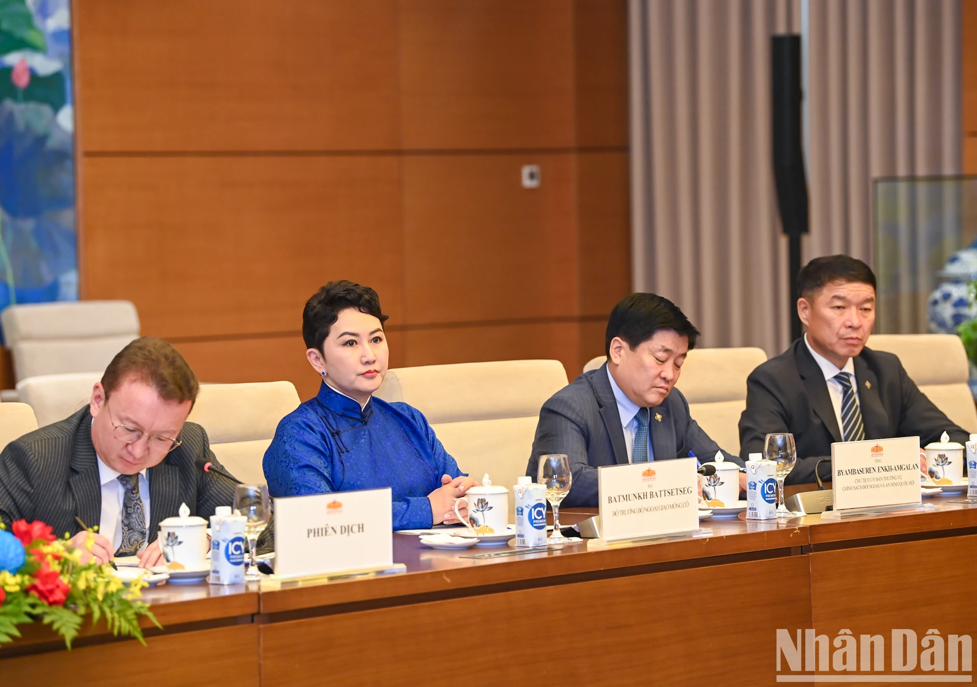 [Foto] El presidente de la Asamblea Nacional, Vuong Dinh Hue, se reúne con el presidente de Mongolia, Ukhnaagiin Khurelsukh. Foto 6