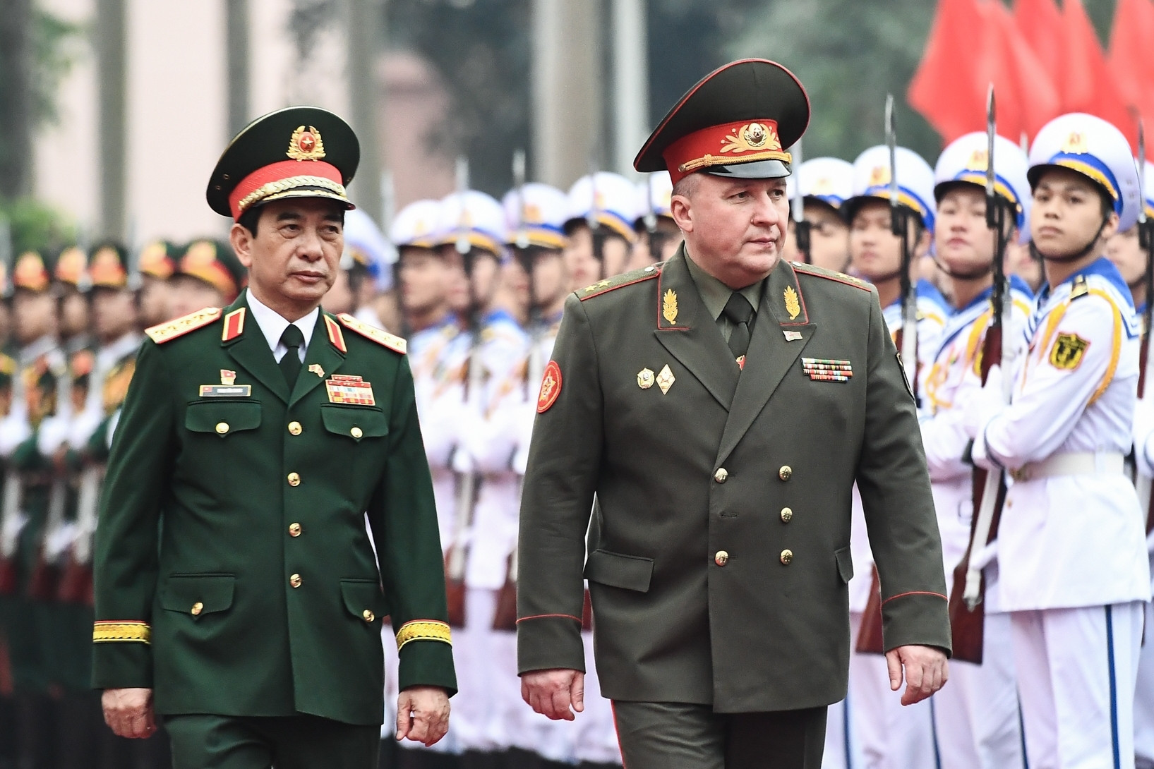 El general Phan Van Giang presidió la ceremonia de bienvenida al Ministro de Defensa de Bielorrusia.