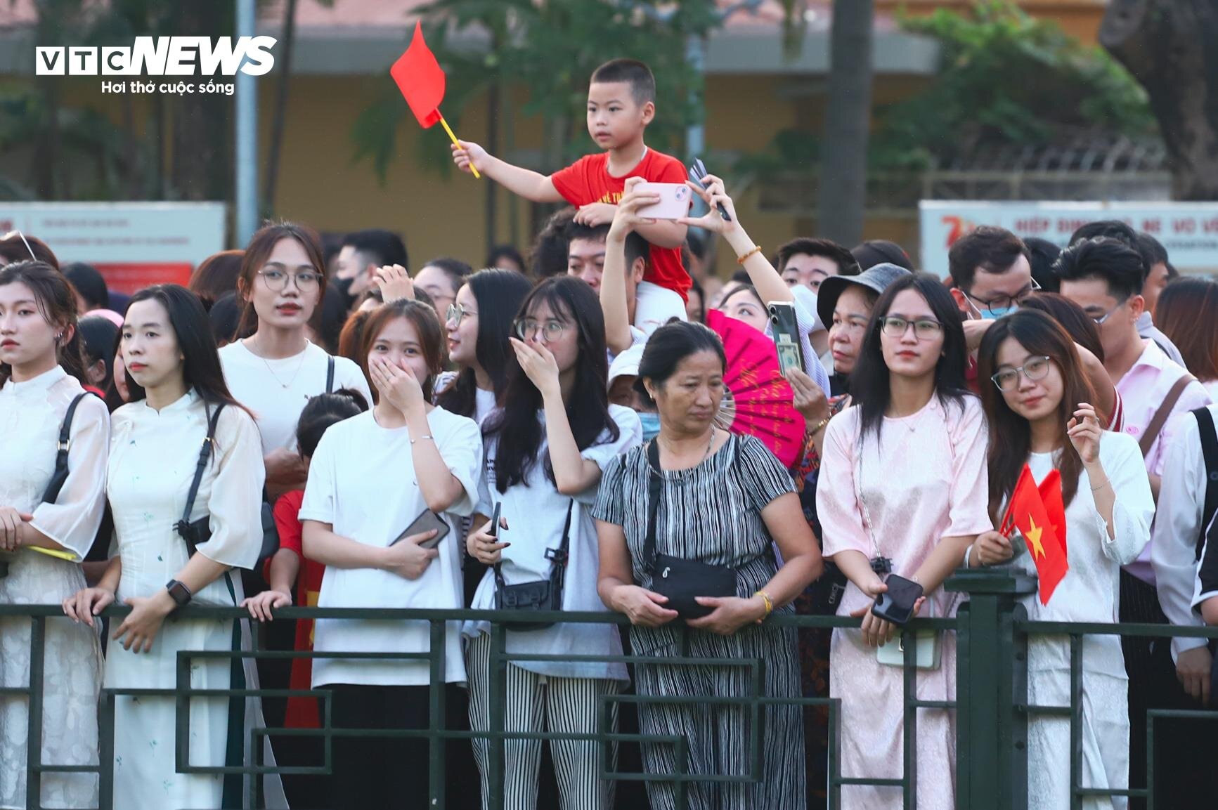 Thousands of people lined up from early morning to watch the flag-raising ceremony to celebrate National Day September 2 - 3