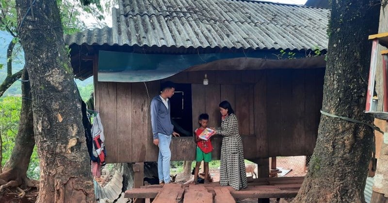 학년이 시작되면 마을로 가서 학생들이 수업에 오도록 동원합니다.