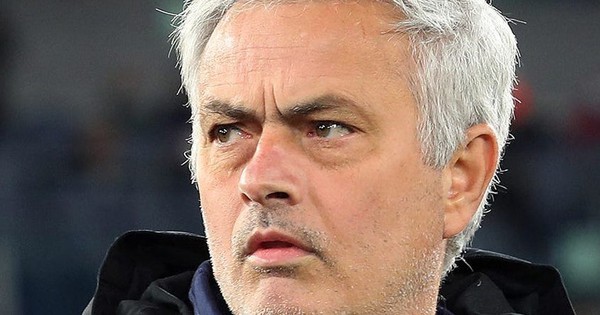 Điều kiện để HLV Mourinho ký hợp đồng gia hạn với AS Roma