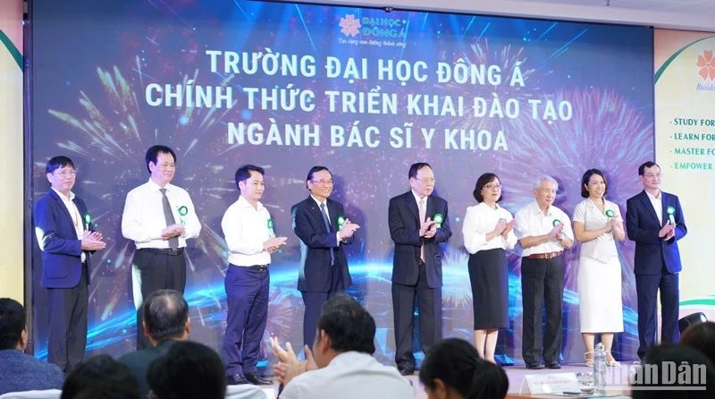 Trường Đại học Đông Á mở ngành đào tạo Bác sĩ Y khoa và Cử nhân Kỹ thuật phục hồi chức năng