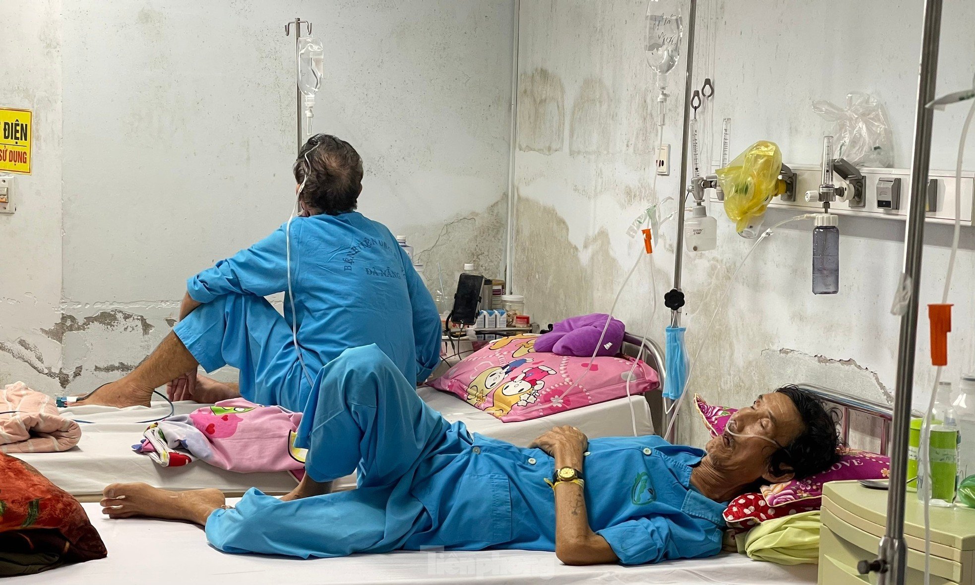 Jeune homme passionné par la cuisine pour les patients photo 2