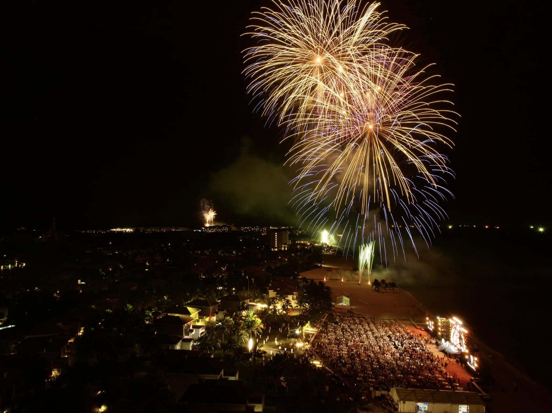 Un inversor de Phu Quoc construye un terreno para una casa comercial para el festival de fin de año, foto 1
