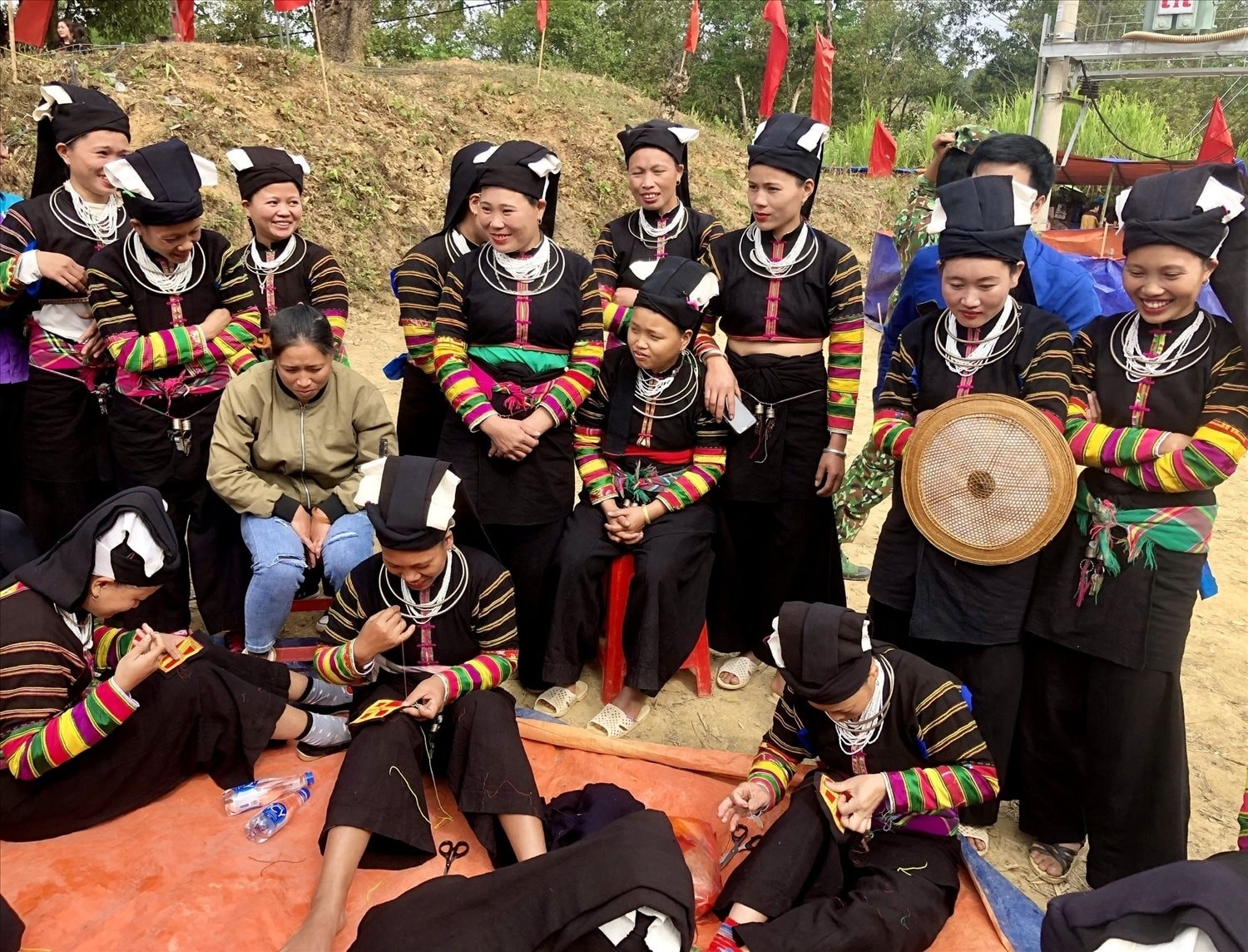 (Ban Chuyên đề- Bài CĐ Ban Dân tộc CB) Cao Bằng: Quan tâm phát triển toàn diện dân tộc có khó khăn đặc thù