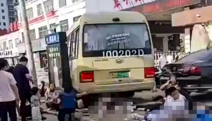 Un accident de bus scolaire fait 24 morts et des blessés en Chine