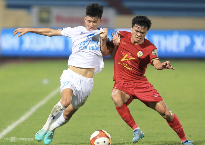 Nam Dinh y Ha Tinh empataron en el partido en el estadio Thien Truong el 31 de mayo. Foto: Cuong Huynh