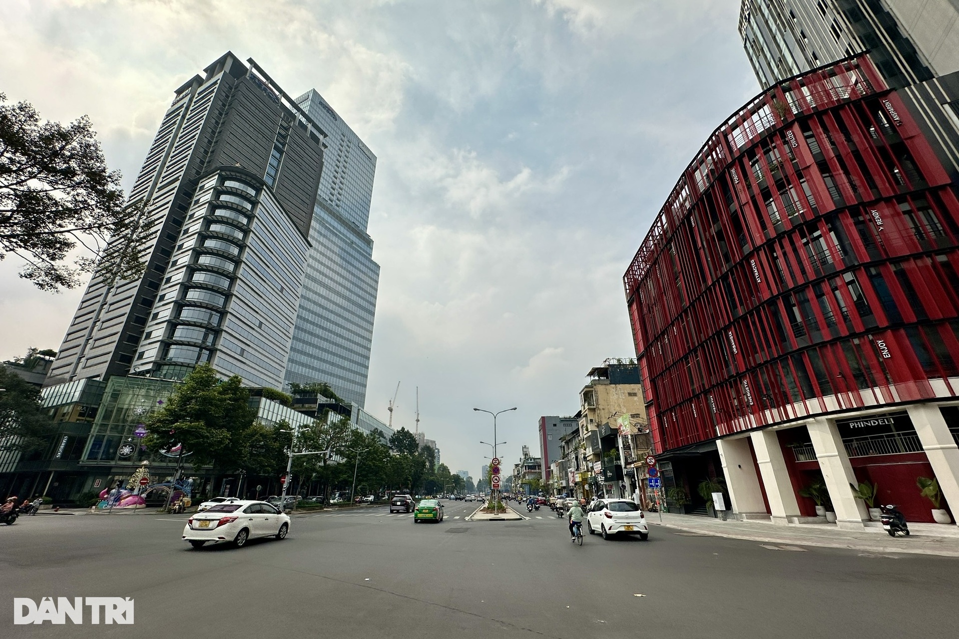 Tuyến phố đắt đỏ: Mỗi ngày mở mắt phải trả 10-20 triệu đồng tiền thuê nhà - 3