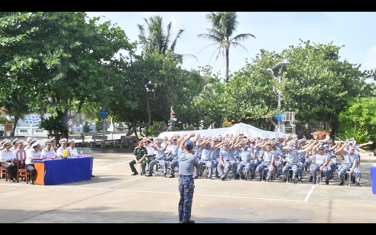 Chuỗi hoạt động chào mừng kỷ niệm 49 năm ngày thành lập Vùng 4 Hải quân